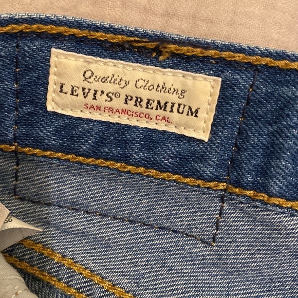 Levis Ribcage Shorts - Picture 10 of 15